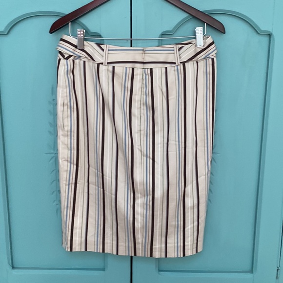 Pendleton Skirt. Tan with Vertical Stripes. Size 8. - Picture 4 of 11